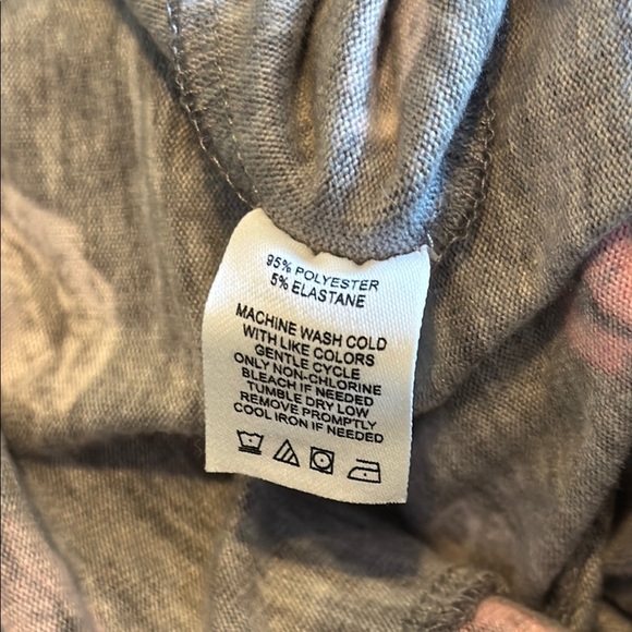 Splendid Women's Small Pajama Set with Pink Lip Design Coordinated Set - Picture 7 of 7